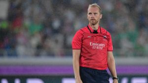 Wayne Barnes helps England's poor discipline