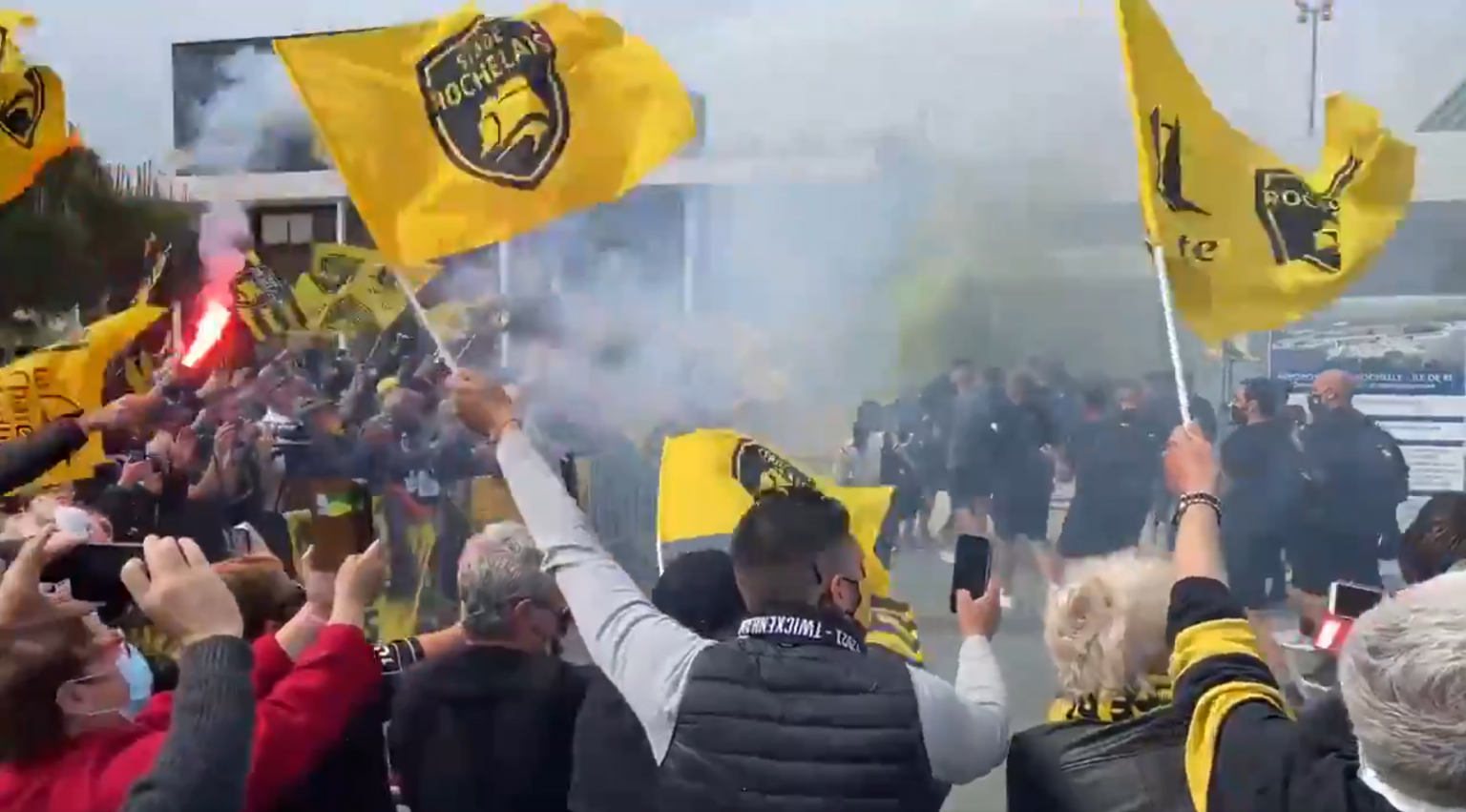 Watch La Rochelle fans give team incredible Champions Cup sendoff