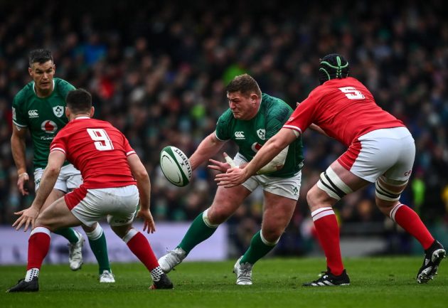 Tadhg Furlong offload