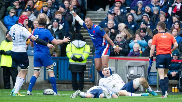 France remain on track for Grand Slam