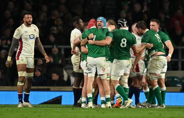 Ireland break 14-man England