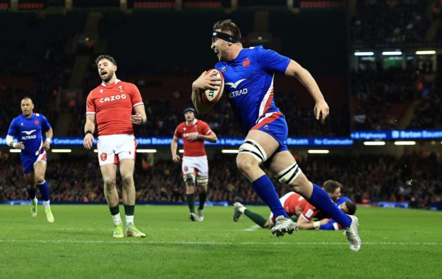 France keep Grand Slam dream alive