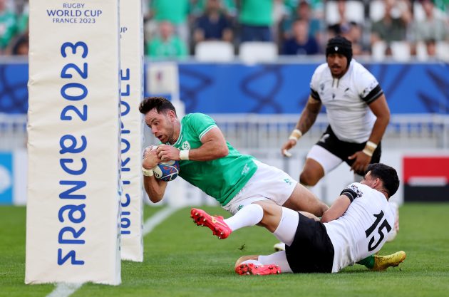 Hugo Keenan scores for Ireland