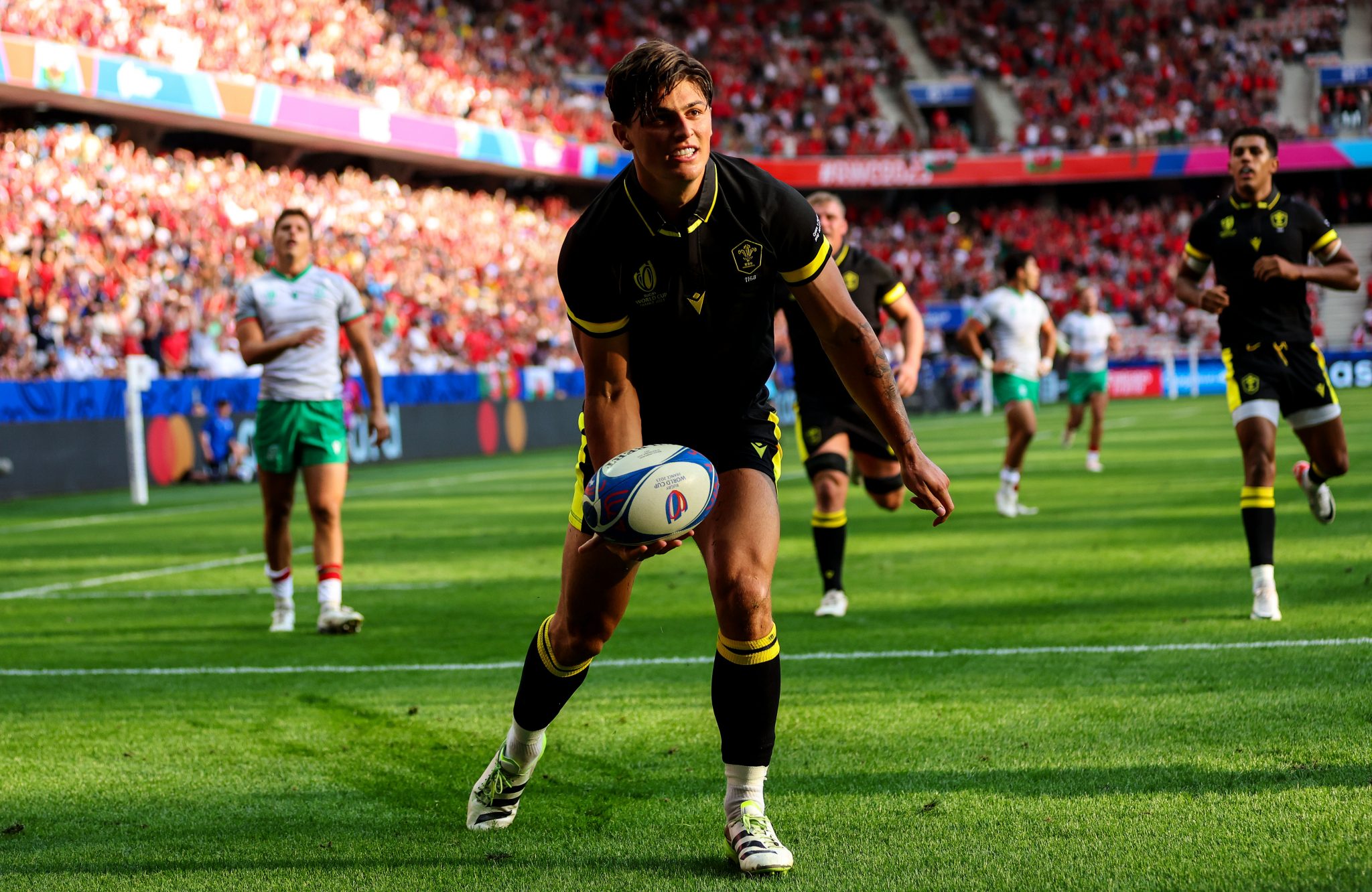 Watch Louis ReesZammit celebrate like Ronaldo against Portugal