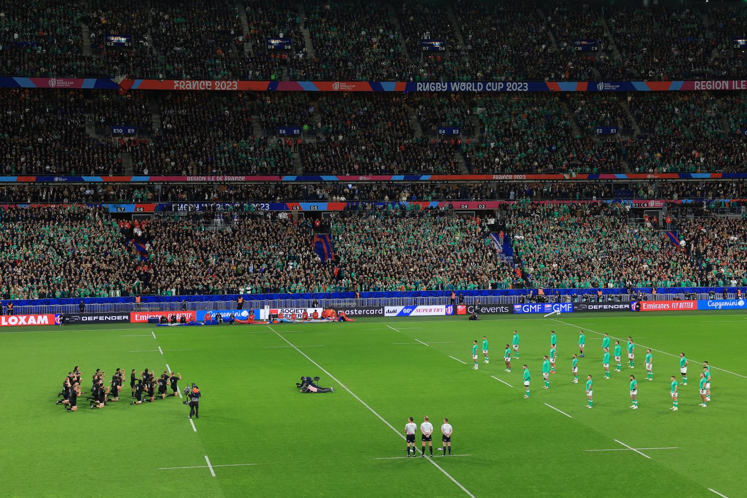 Ireland Stand In Figure Of Eight Formation To Face Haka Rugby World Ireland Stand In Figure Of Eight Formation To Face Haka Rugby World