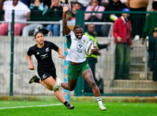 Ayanda Malinga of South Africa on her way to scoring a try against New Zealand in August 2025