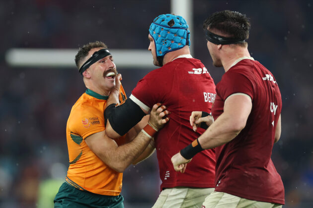 Nic White confronting Tadhg Beirne and Tom Curry. (Photo by Cameron Spencer/Getty Images)