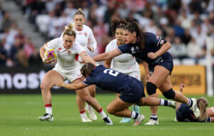 England’s Megan Jones evades a tackle from the United States' Kathryn Treder and Ilona Maher during the 2025 Women’s Rugby World Cup match