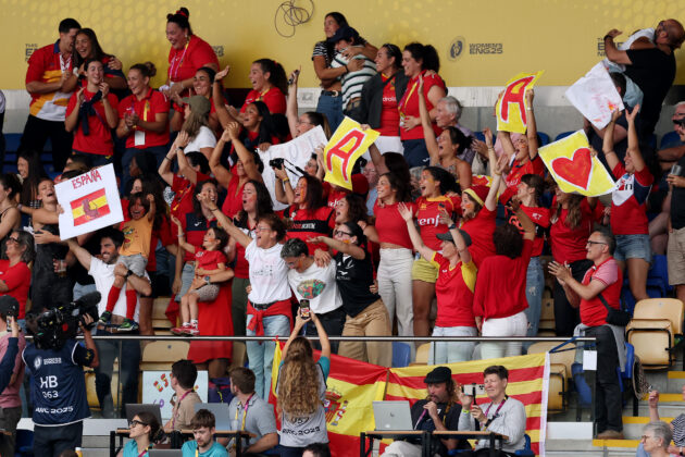 Spain fans celebrate a try against New Zealand at the 2025 Women's Rugby World Cup (Getty Images)