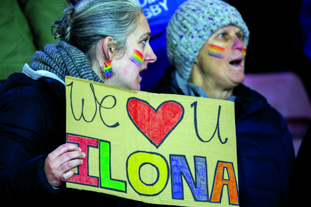 A fan with a message for Bristol Bears' Ilona Maher during the Premiership Women's Rugby match between Harlequins and Bristol Bears. (Photo by Bob Bradford - CameraSport via Getty Images)