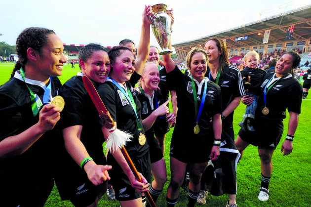 New Zealand celebrate victory over England in the IRB Womens Rugby World Cup Final. (Photo by Mike Hewitt/Getty Images)