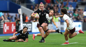 New Zealand's Jorja Miller runs past Ireland players during the 2025 Women’s Rugby World Cup pool match