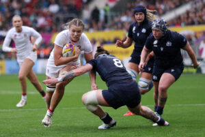 England's Zoe Aldcroft attempts to evade a tackle from Scotland's Jade Konkel in the Women’s Rugby World Cup 2025 quarter-final
