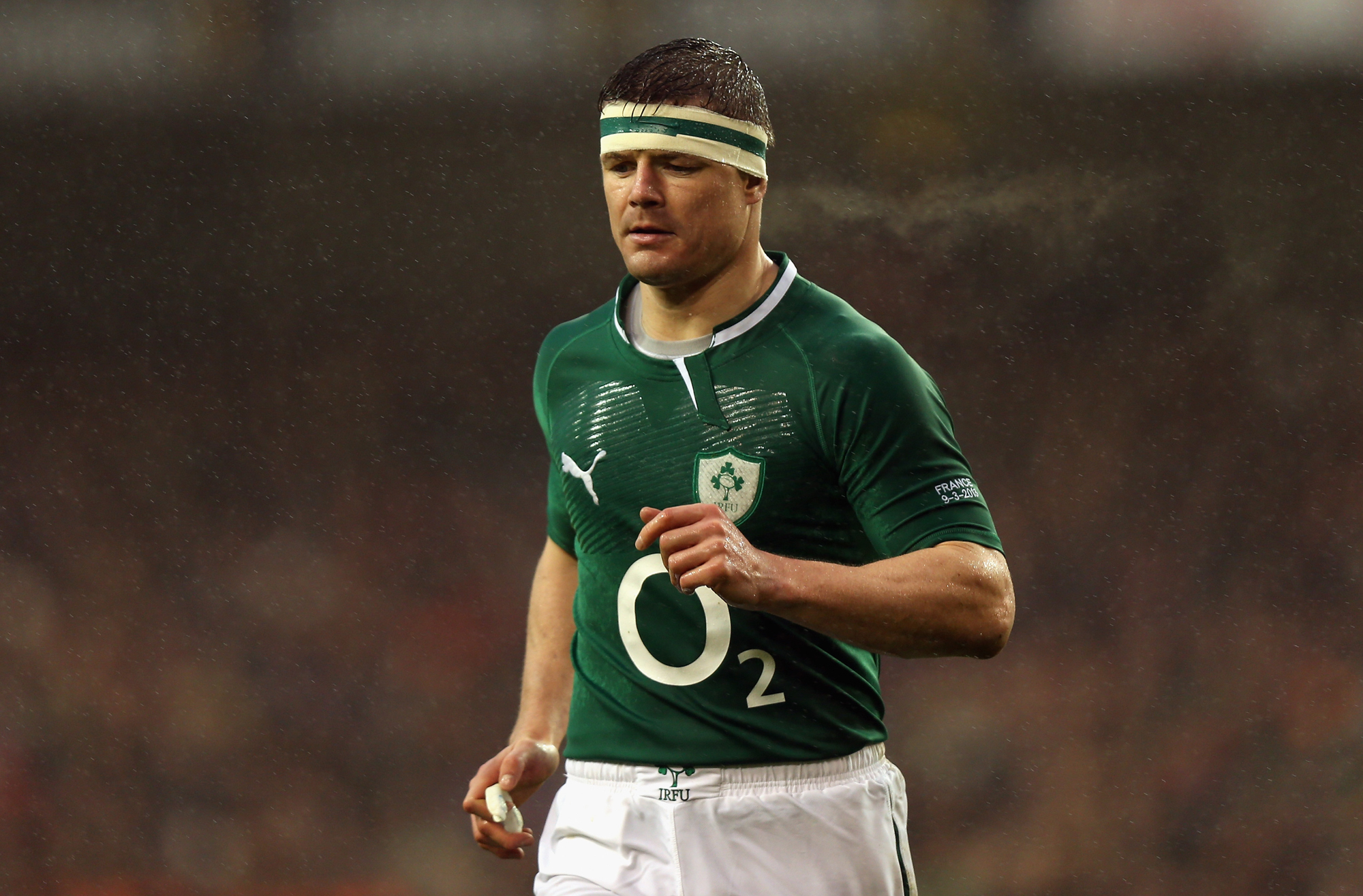 Ireland's Brian O'Driscoll runs across the field with head bandage during the 2013 Six Nations game against France.
