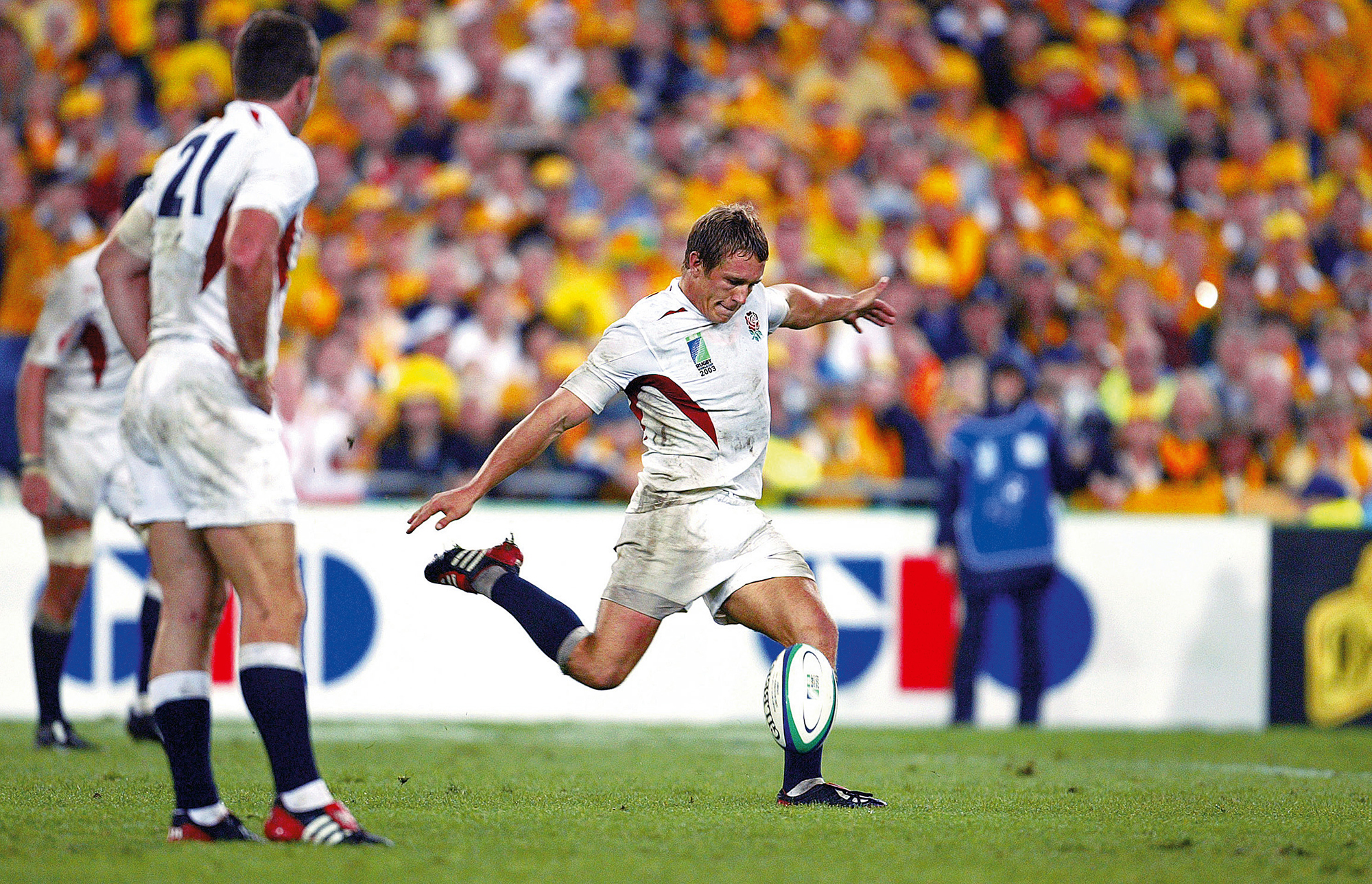 Jonny Wilkinson of England kicks the winning drop-goal against Australia in the 2003 Rugby World Cup Final