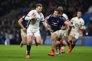 England's Elliot Daly tries to evade France’s Antoine Dupont