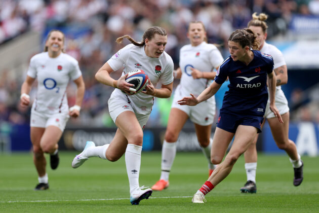 England's Emma Sing runs with the ball during the 2025 Six Nations match against France