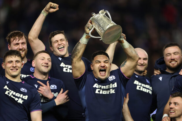 Sione Tuipulotu of Scotland lifts the 2026 Calcutta Cup with his teammates