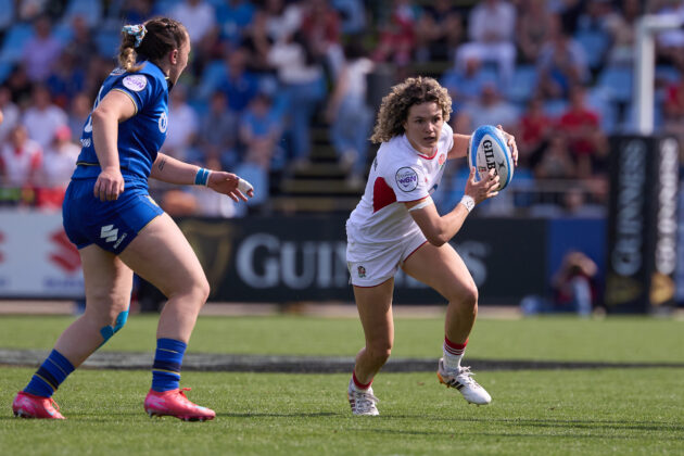 Ellie Kildunne runs with the ball during England's 2026 Women's Six Nations match against Italy