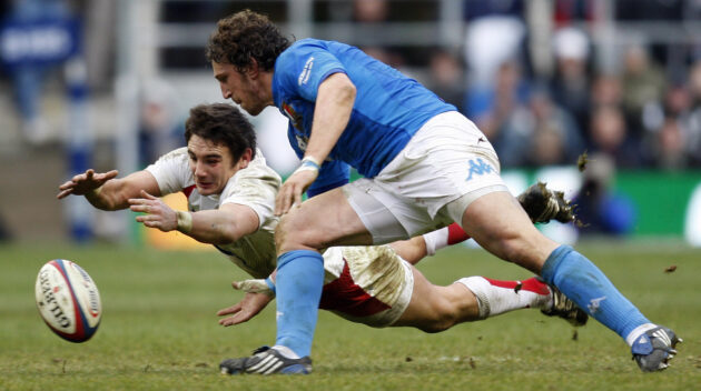Italy’s Mauro Bergamasco tussles with England’s Harry Ellis during the 2009 Six Nations match