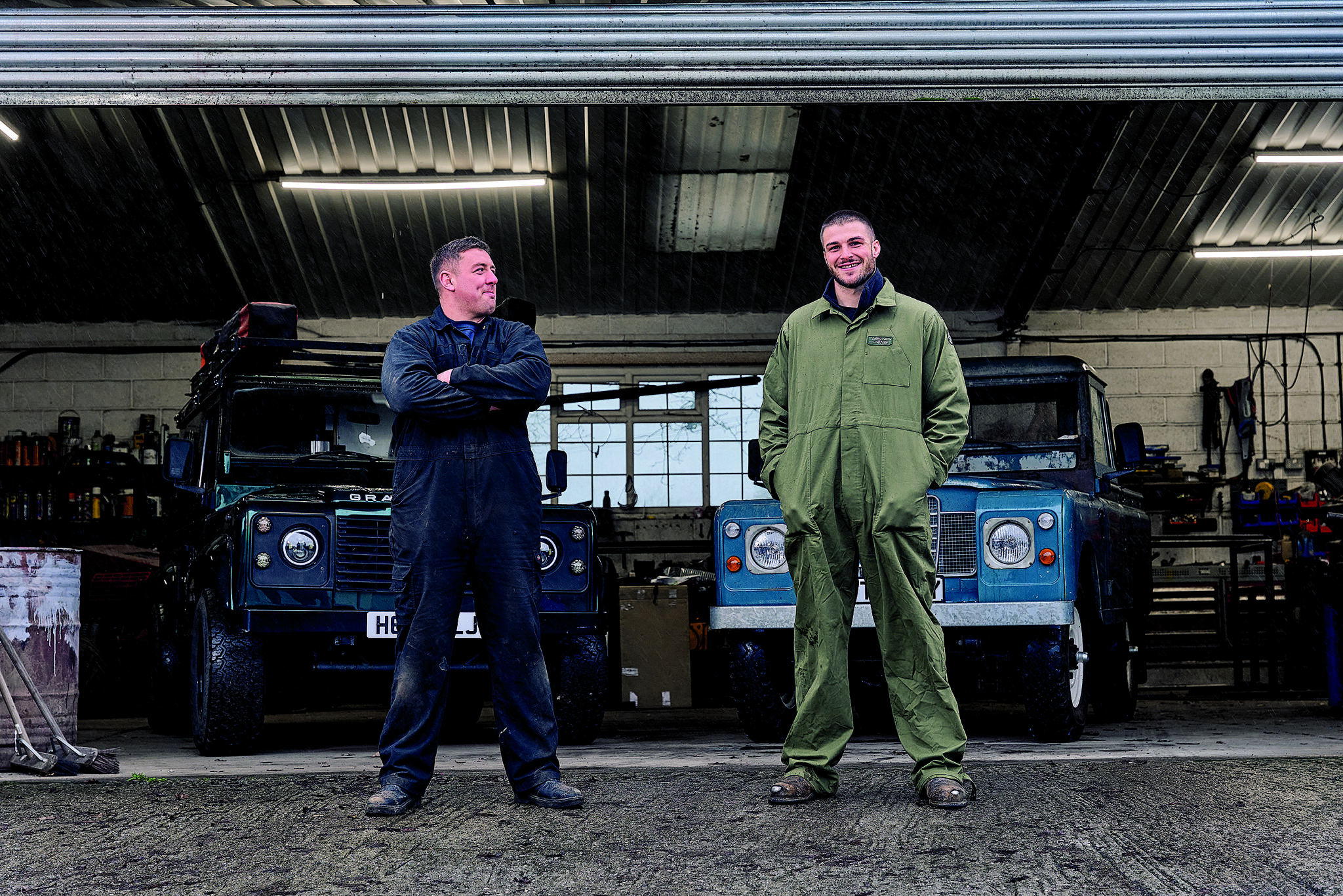 “We would jack a car up on axle stands and crawl under on a car trolley!” Meet the professional rugby players who balance playing for Bath with restoring Land Rovers in their spare time….