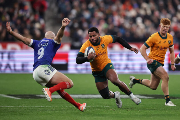 Australia's Filipo Daugunu tries to evade France's Maxime Lucu during the November 2025 Autumn Nations Series match in Paris
