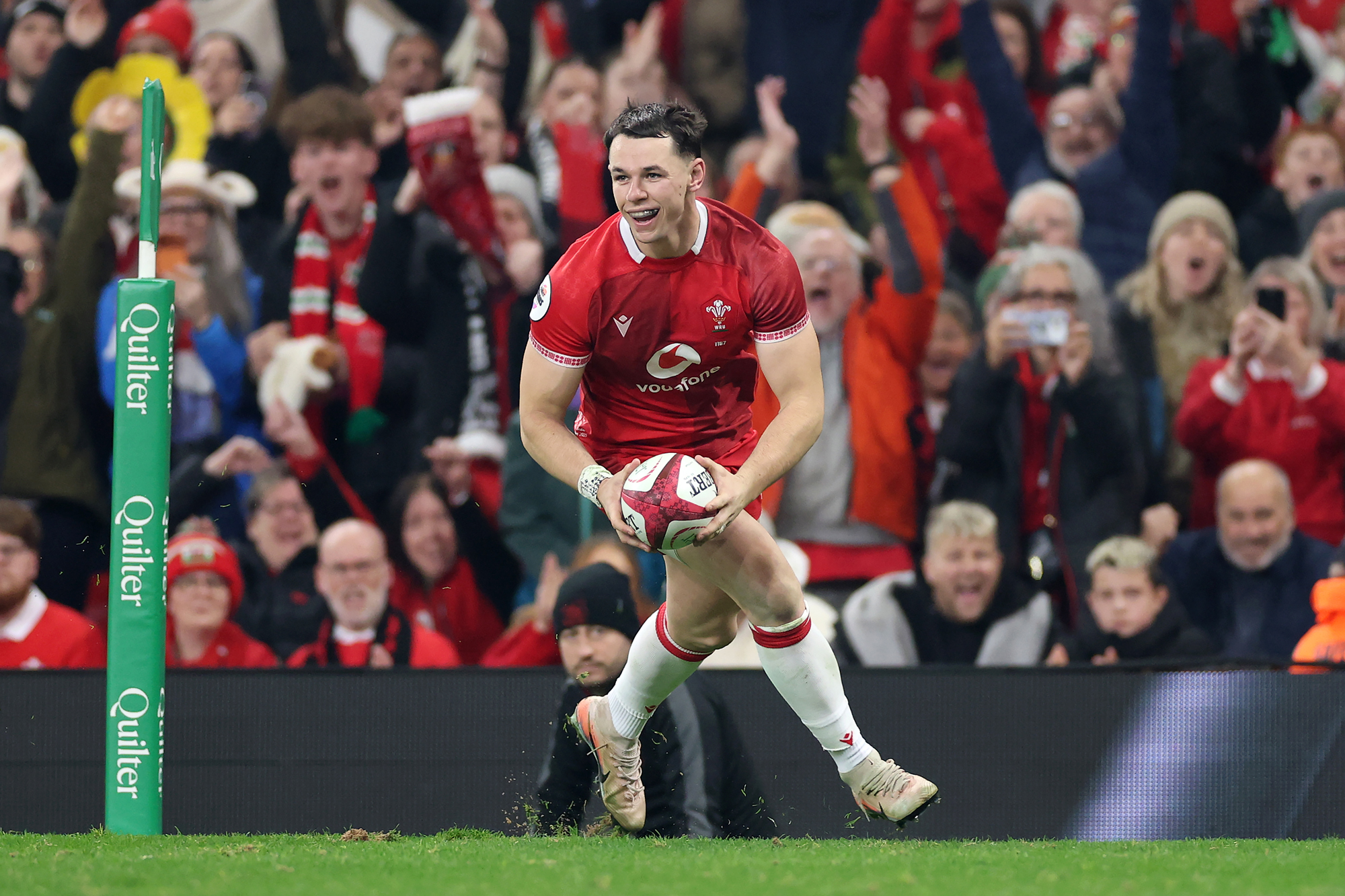Wales' Tom Rogers scores the team's second try during the 2025 Autumn Nations Series match against New Zealand.