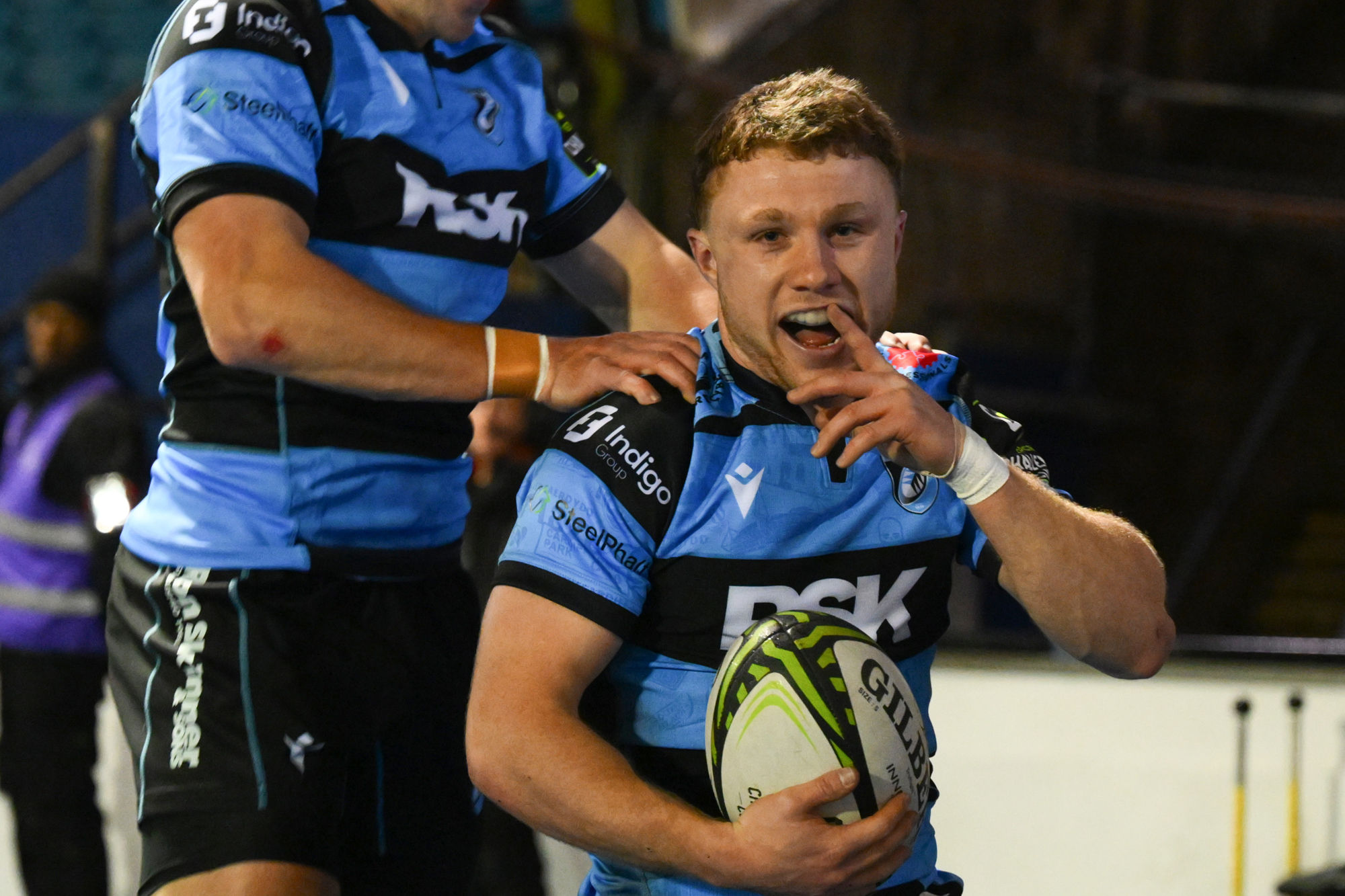 Tom Bowen of Cardiff Rugby celebrates his try during the December 2025 European Challenge Cup match against Ulster
