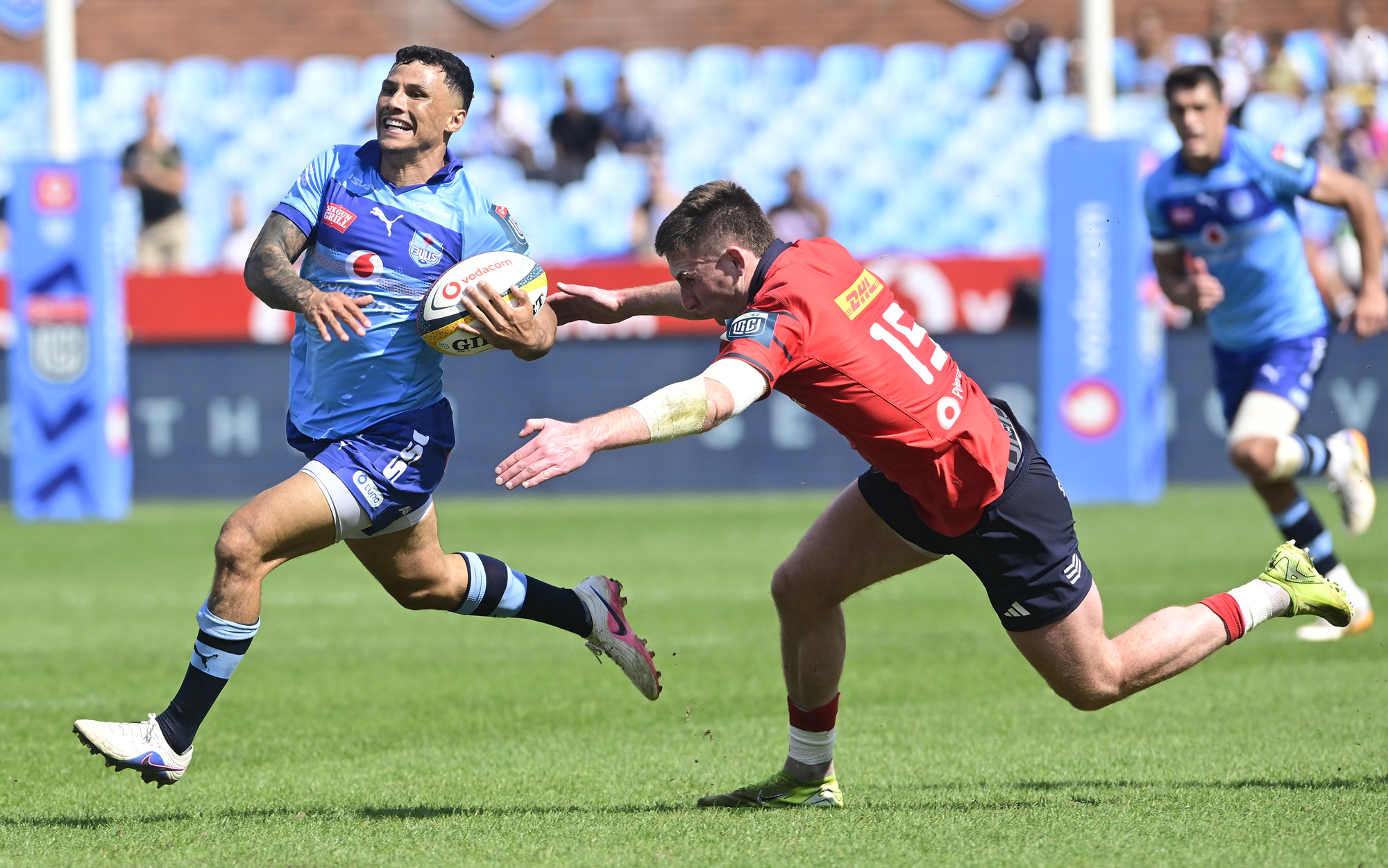 Embrose Papier of Vodacom Bulls runs away from Munster defenders to score a try during a March 2026 URC match