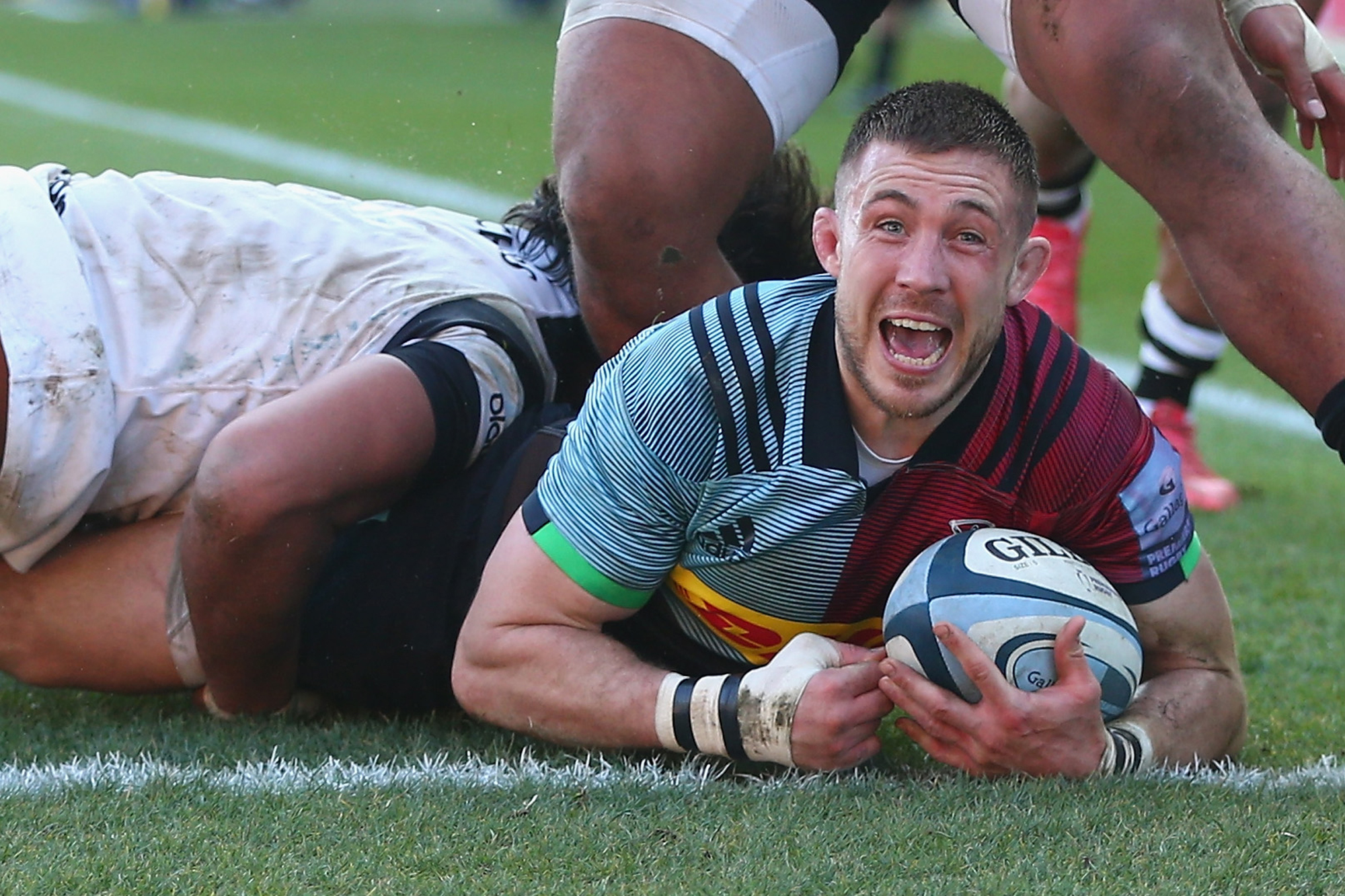 Mike Brown scores for Harlequins during a 2019 match against Bristol Bears.