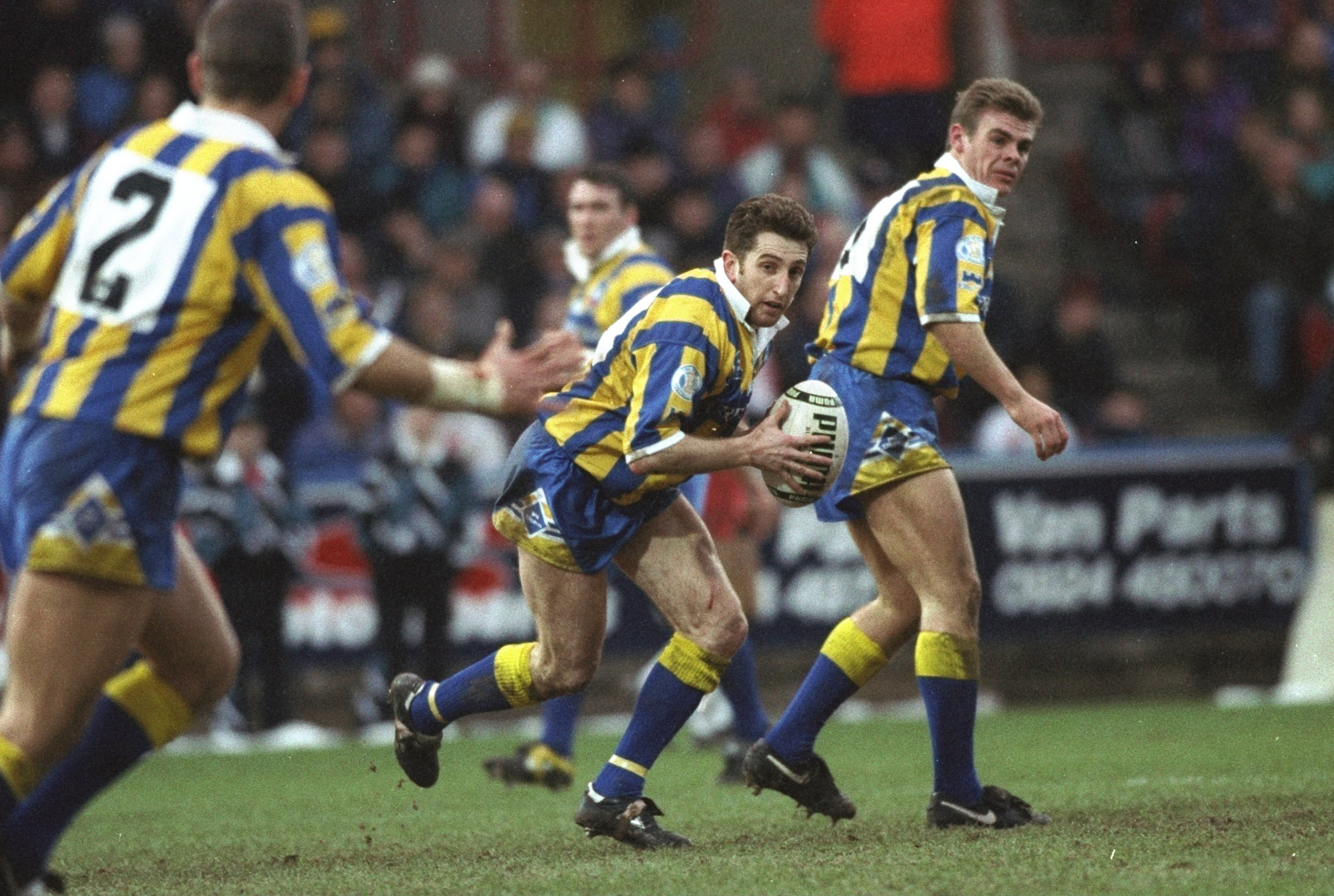 Warrington's Jonathan Davies passes the ball during the 1995 Regal Trophy final against Wigan.