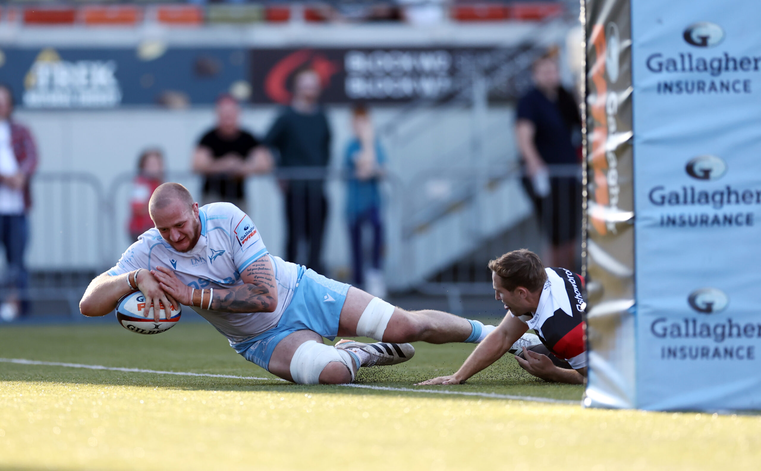 Ben Bamber of Sale Sharks scores his side's third try during the Gallagher PREM 2026/2027 match between Saracens and Sale Sharks at StoneX Stadium on October 4, 2026 in Barnet, England. (Photo by Alex Davidson/Getty Images for Sale Sharks)